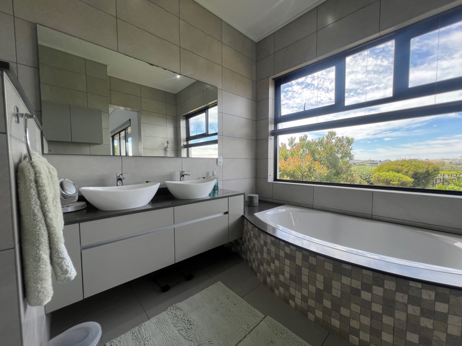 3 Bedroom Property for Sale in Oubaai Western Cape